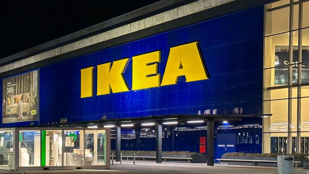 IKEA vervangt de beroemde Billy boekenkast: ontdek zijn nieuwe praktische en veelzijdige metgezel