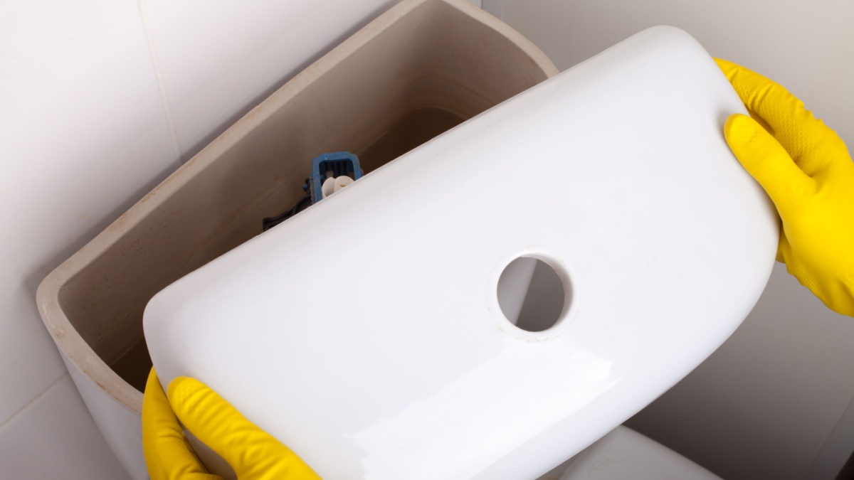 Optimaliseer de hygiëne van uw toilet met deze reinigingstip voor de spoelreservoir