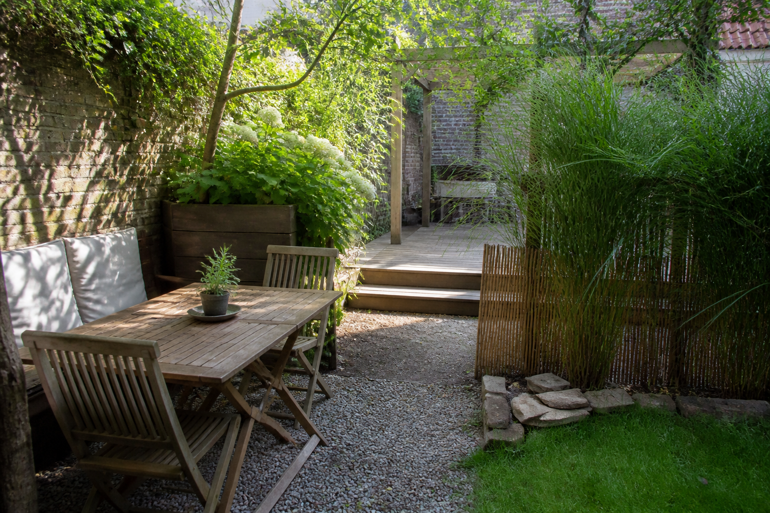 Idee&euml;n voor een kleine tuin: zo cre&euml;er je een fijne buitenruimte zonder groot werk