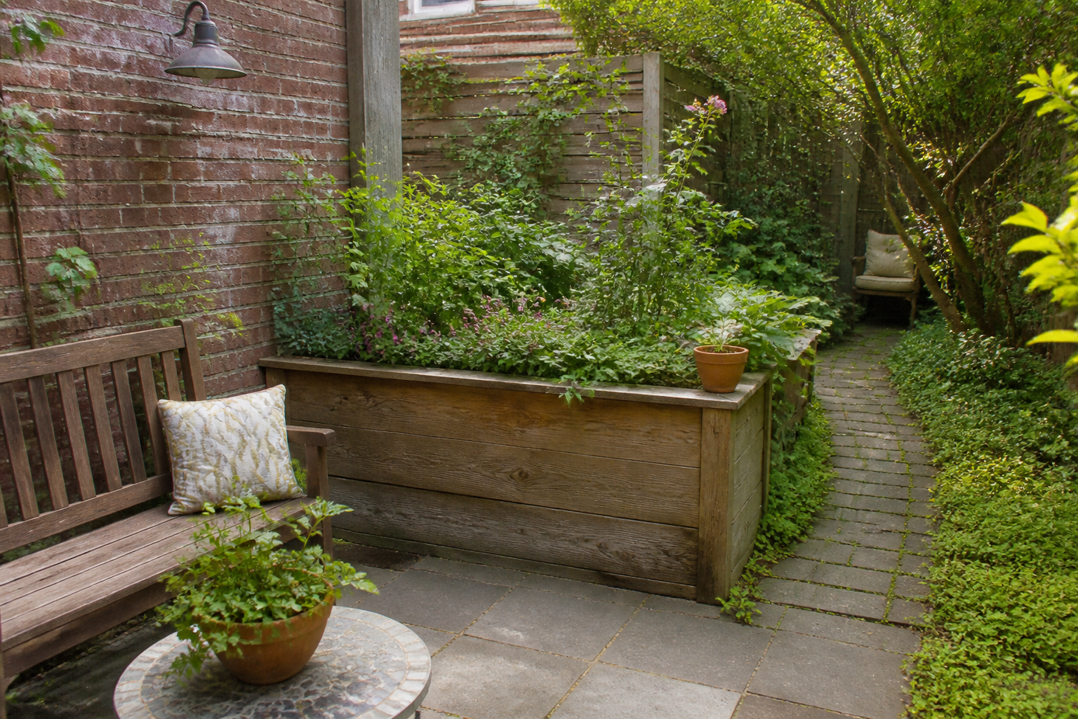 Idee&euml;n voor een kleine tuin: zo cre&euml;er je een fijne buitenruimte zonder groot werk